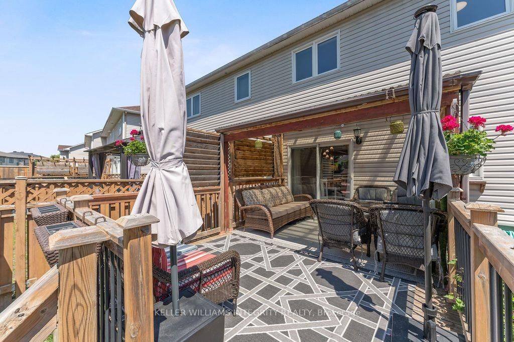 Barrhaven, ON K2J 4B7,68 Whitegate CRES
