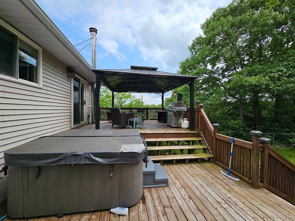 Addington Highlands, ON K0H 1Z0,9998 County Rd 41 RD N
