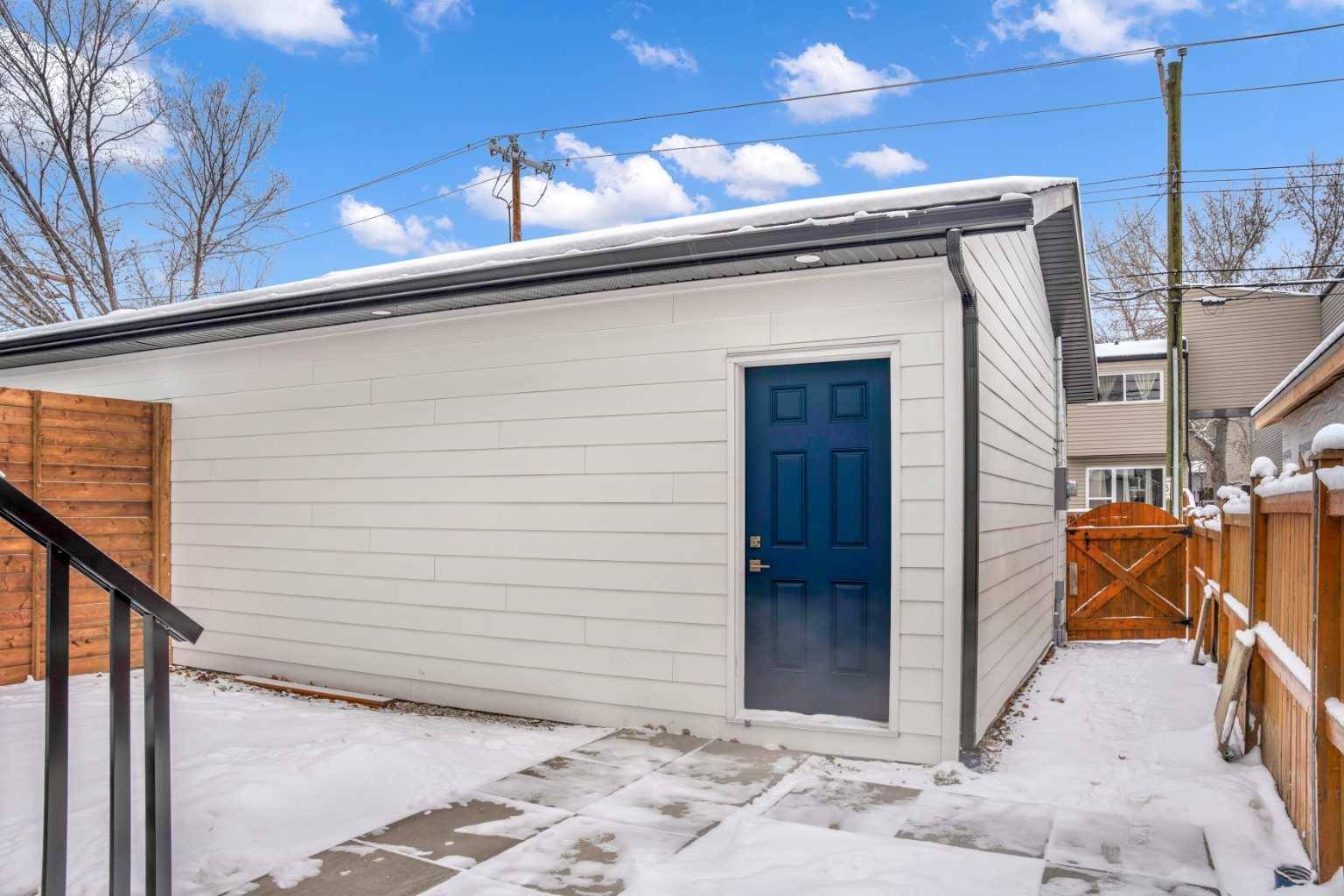 Calgary, AB T2J 0J1,216 99 AVE Southeast
