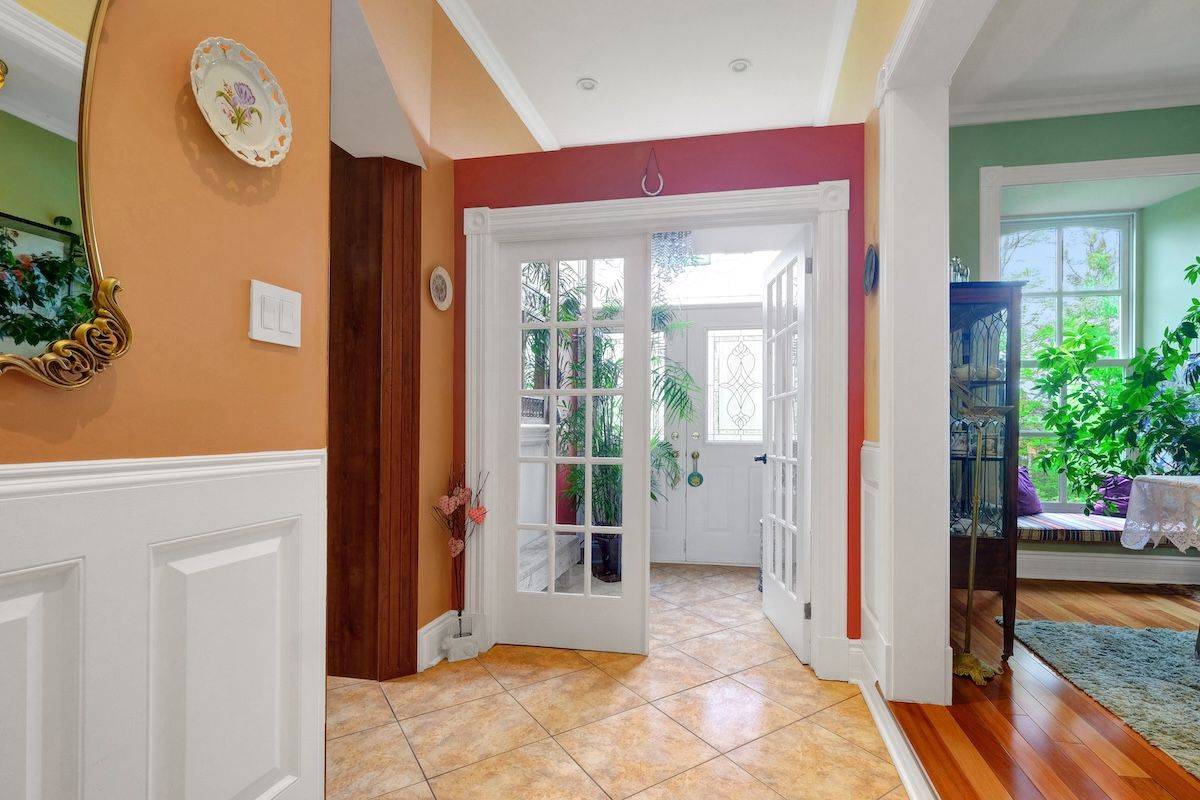 Britannia Heights - Queensway Terrace N And Area, ON K2B 6S7,2976 Richmond RD #1