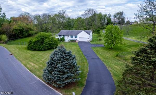 5 Carriage Ln, Hardyston Twp., NJ 07419