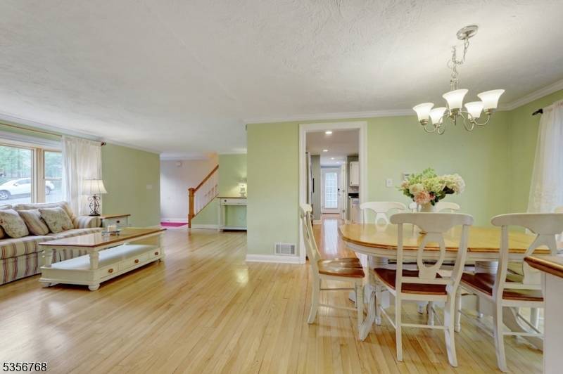 Waldwick Boro, NJ 07463,147 Lincoln Pl