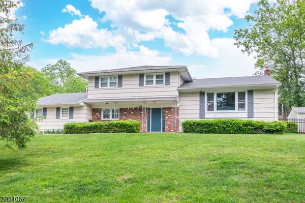 28 Jameson Pl, West Caldwell Twp., NJ 07006