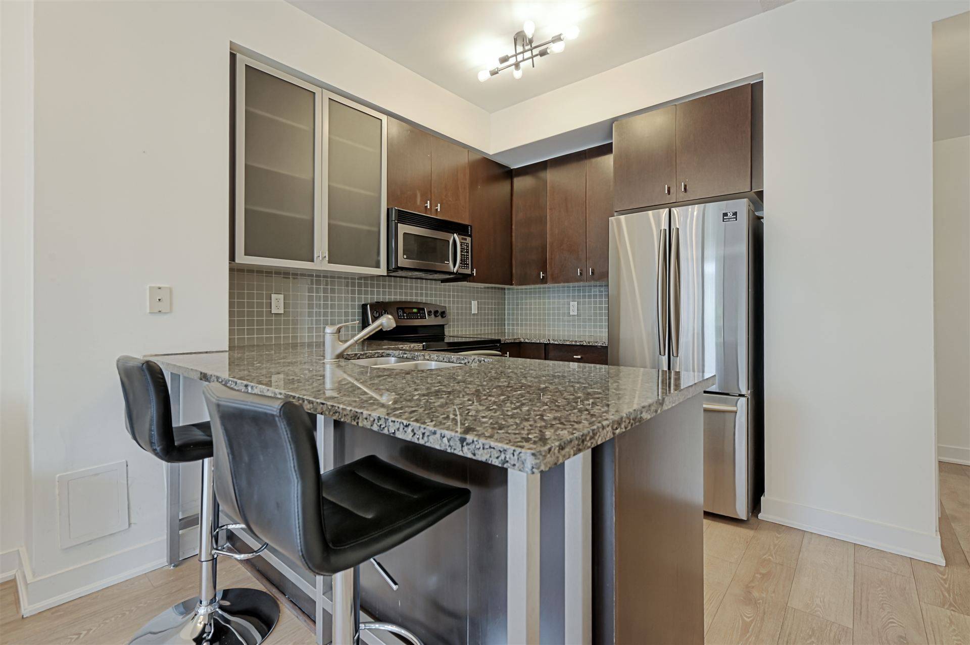 Toronto C01, ON M5V 3T9,438 King ST W #201