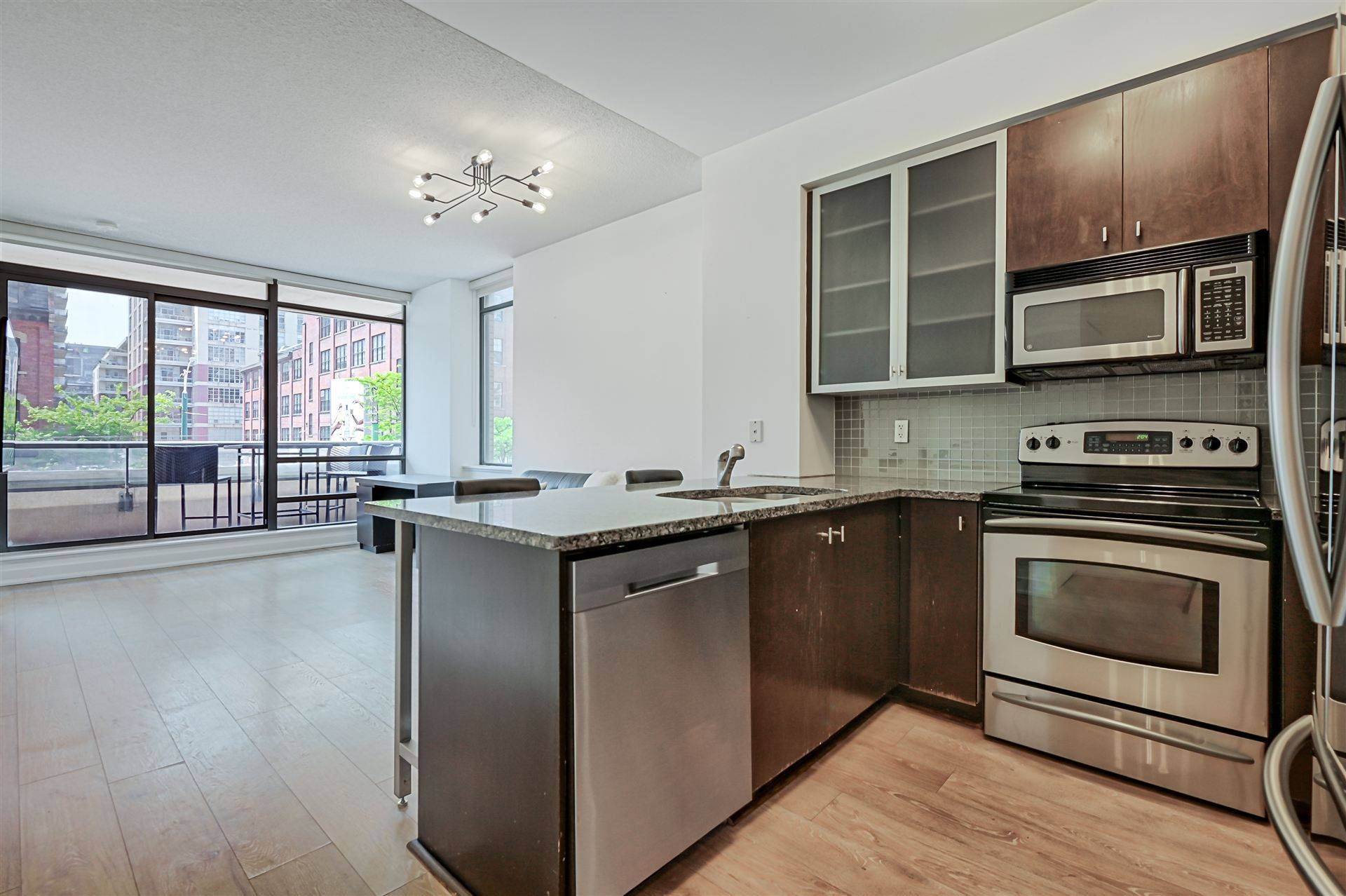 Toronto C01, ON M5V 3T9,438 King ST W #201