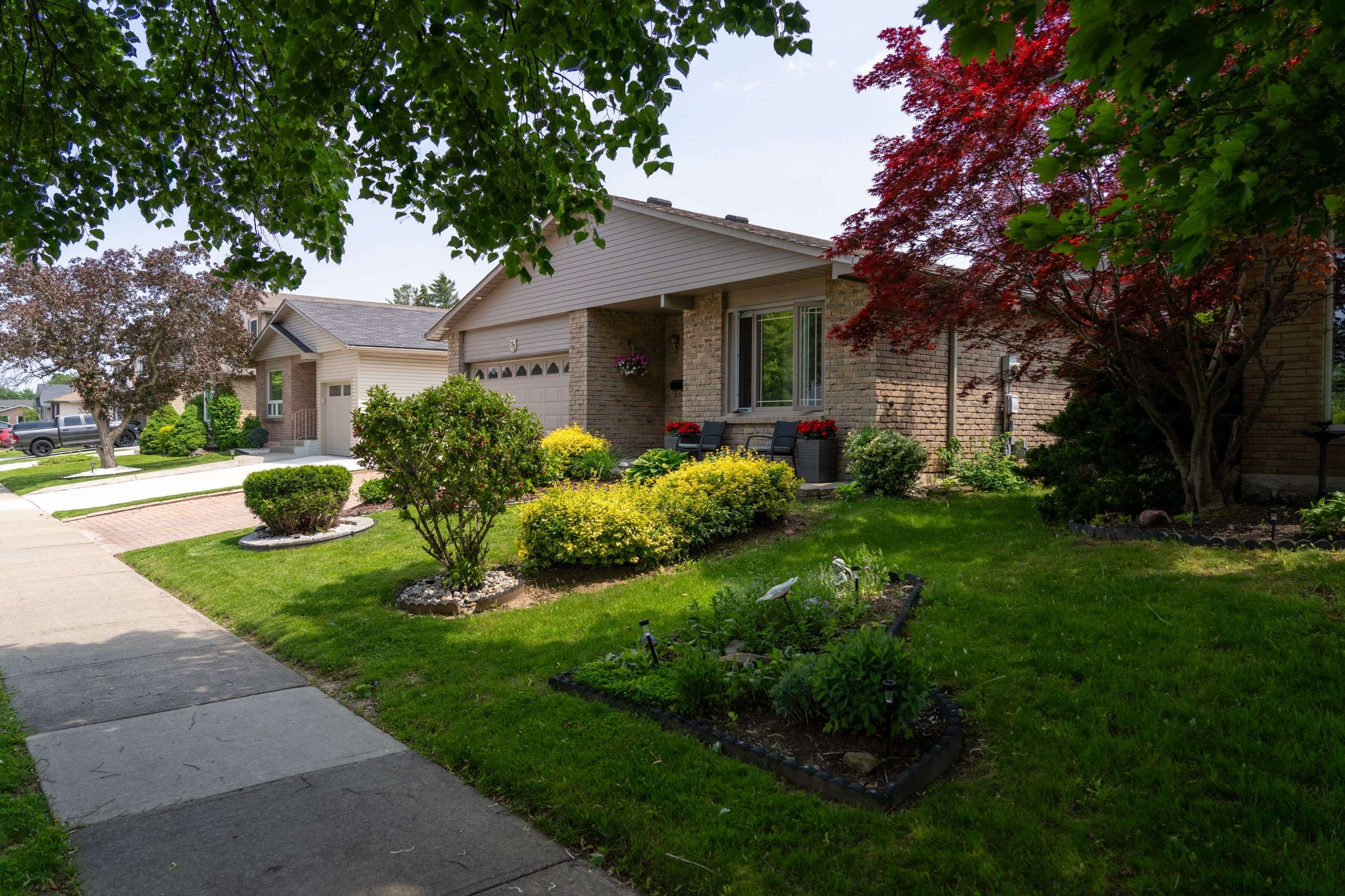 Hamilton, ON L8J 1S4,73 Athenia DR