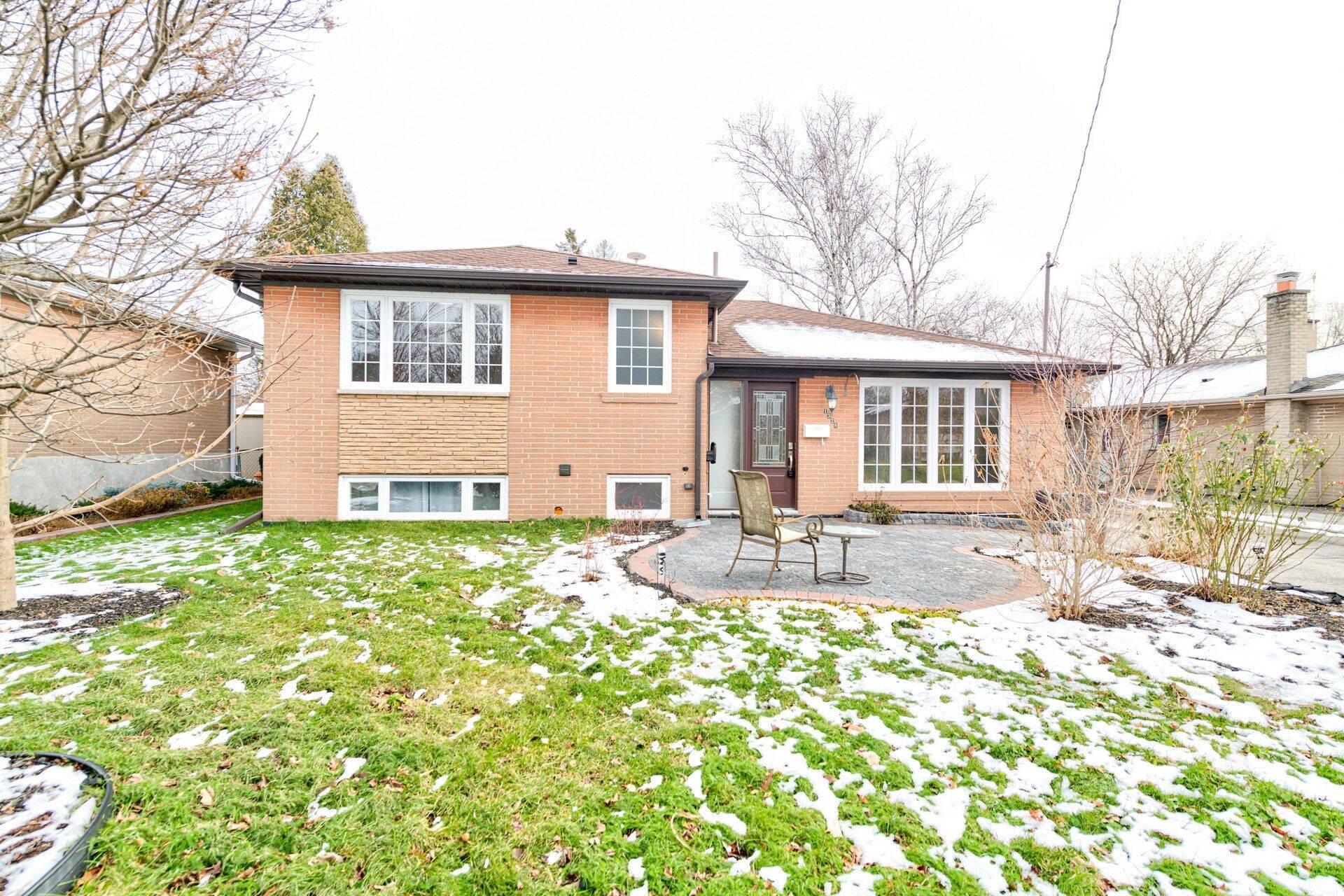 Oakville, ON L6L 2X3,1328 Pinegrove RD