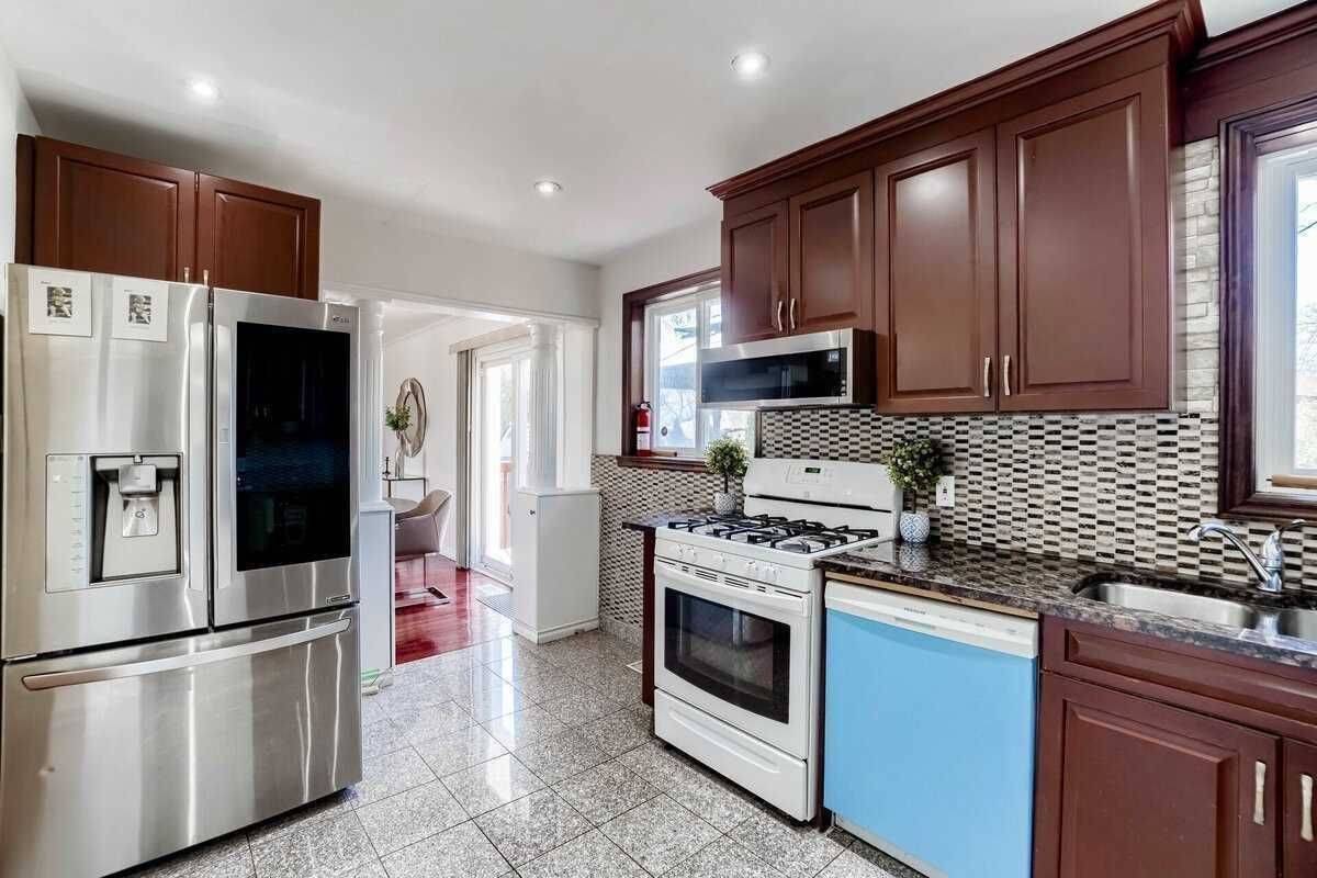 Mississauga, ON L5J 3T2,1312 Daimler RD