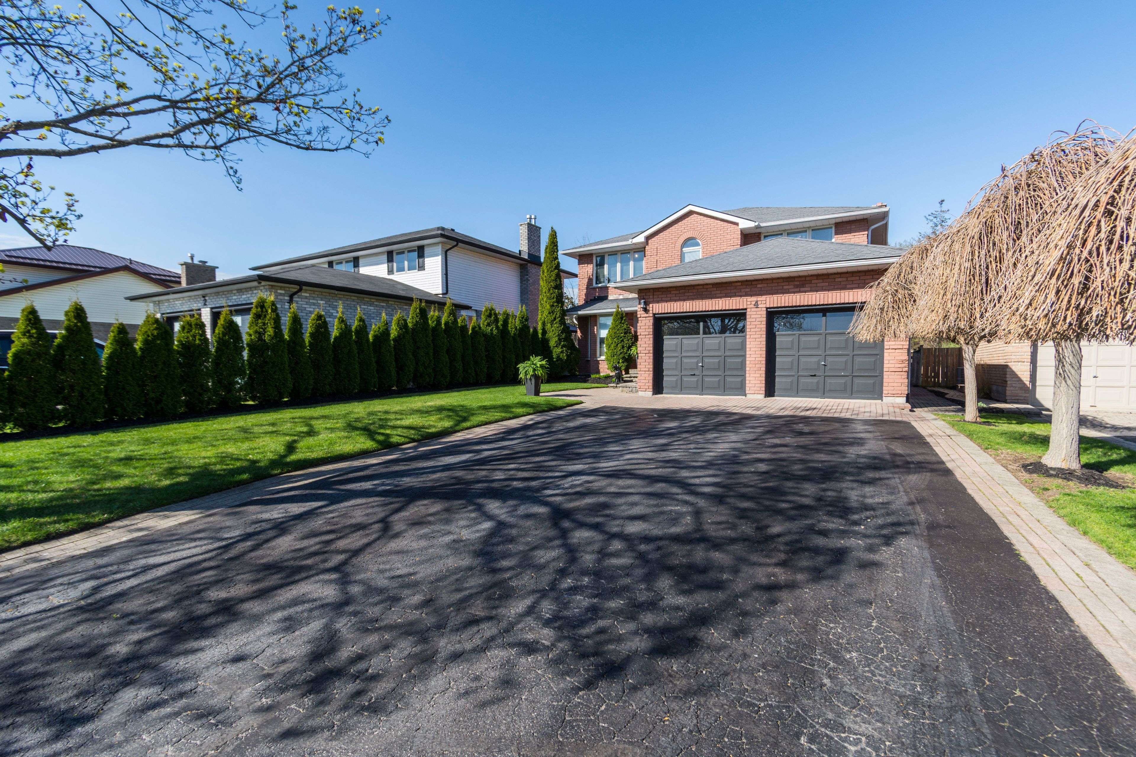 Belleville, ON K8P 5E5,4 Queensboro CT