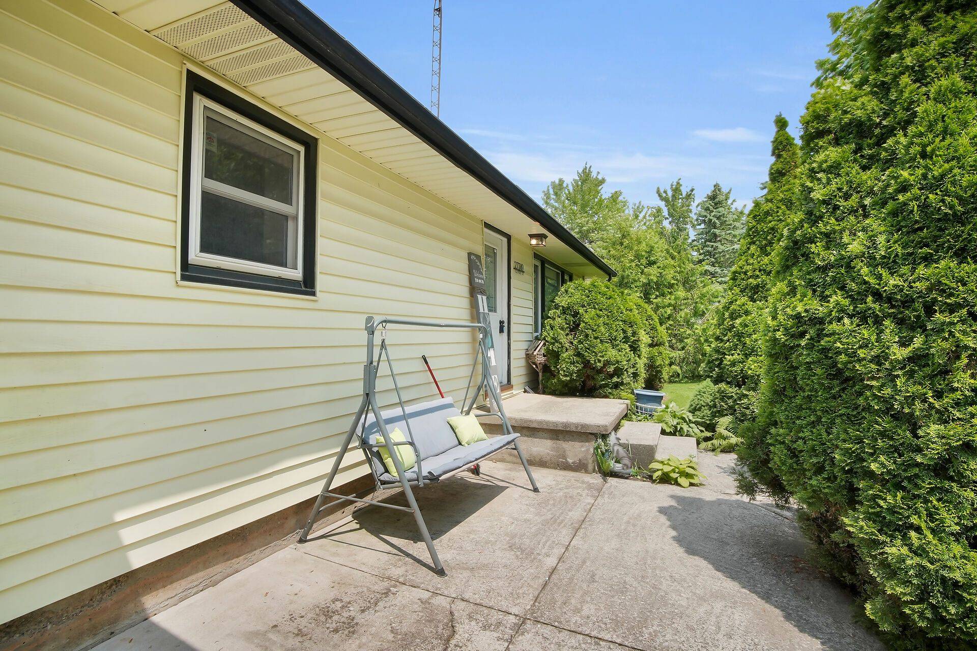 Adelaide Metcalfe, ON N0M 2B0,27749 Clyde ST