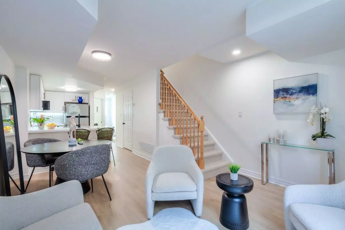 Toronto W02, ON M6H 4K7,31 Foundry AVE #26