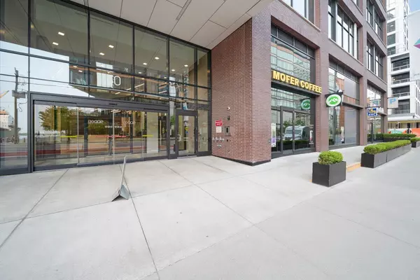 Toronto C08, ON M5A 0P6,130 Queens Quay E #615