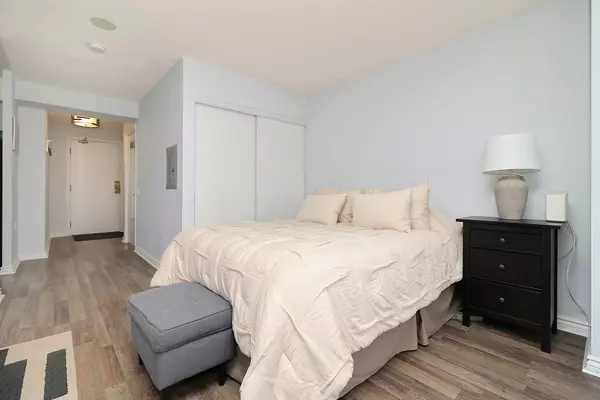 Toronto C04, ON M6A 3E8,650 Lawrence AVE #721