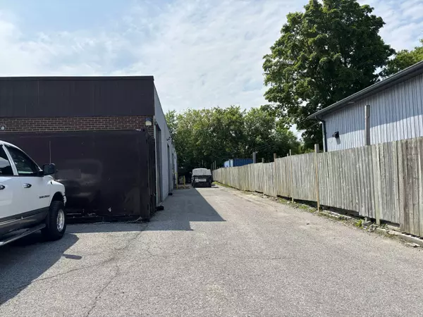 Oshawa, ON L1J 3V9,734 Oxford ST