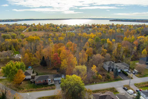 Innisfil, ON L0L 1C0,909C Willow ST
