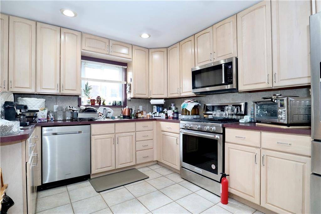 Brooklyn, NY 11234,37 Montana PL