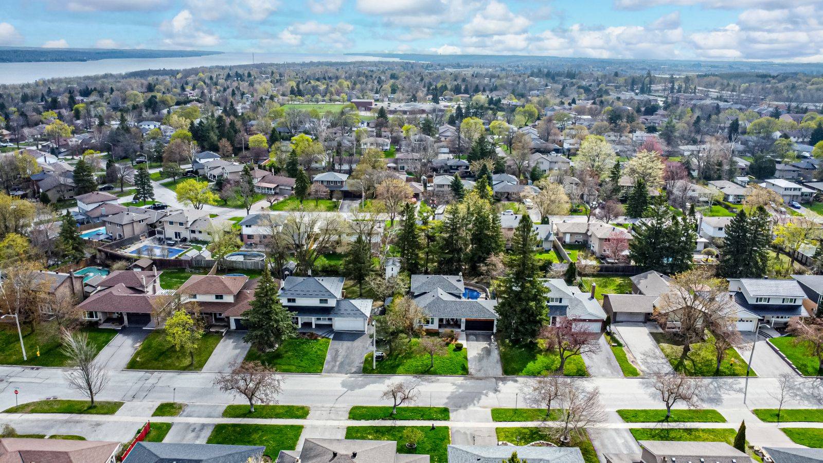 Barrie, ON L4N 3S6,47 Marshall ST