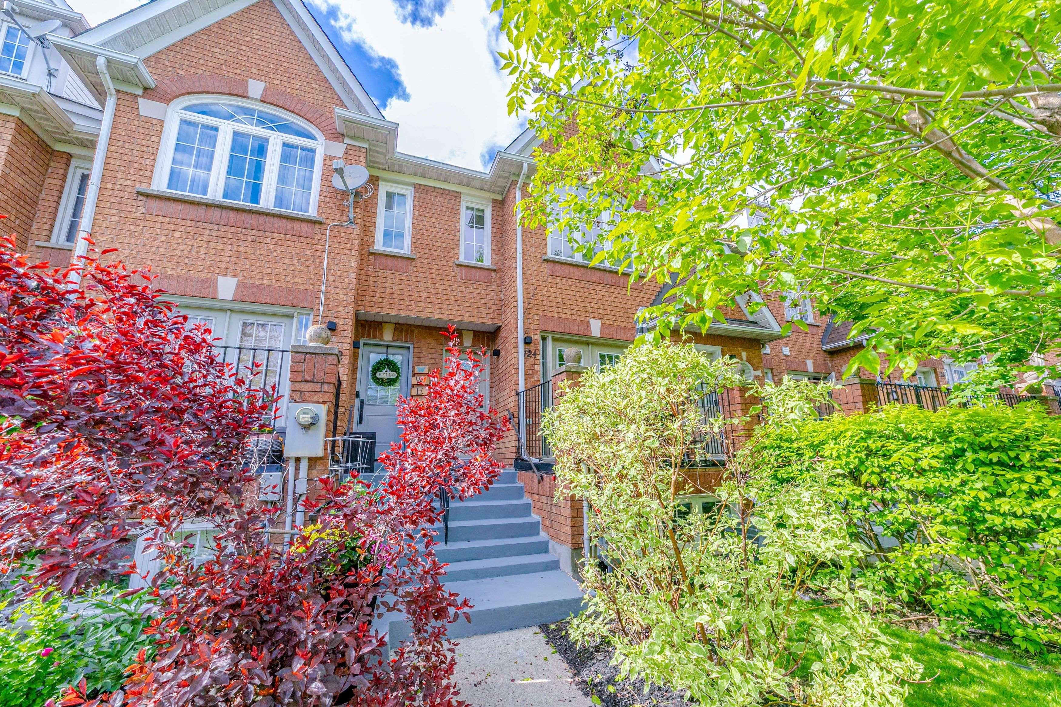 124 Rory RD, Toronto W04, ON M6L 3G4