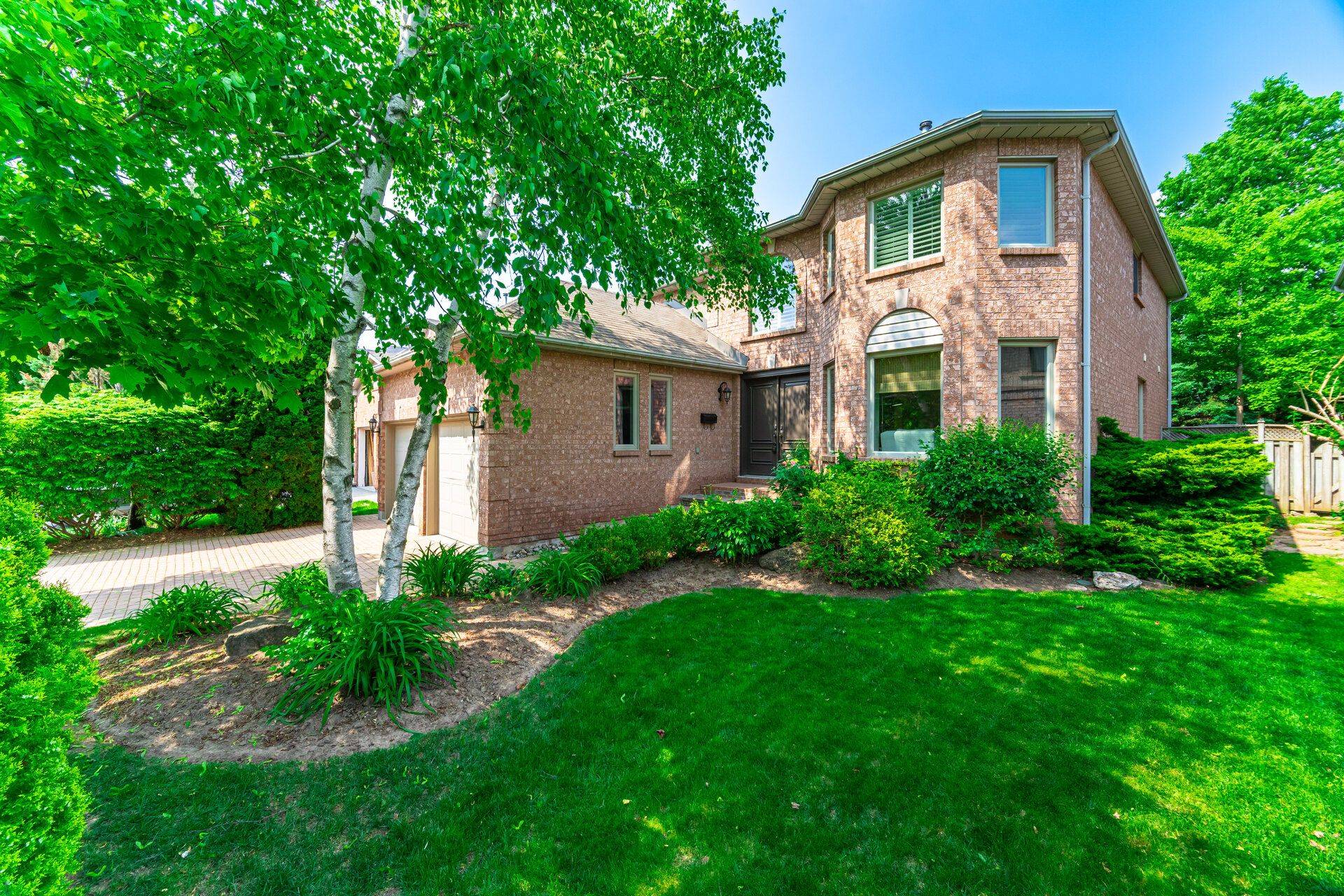 Oakville, ON L6M 1M8,323 Northwood DR