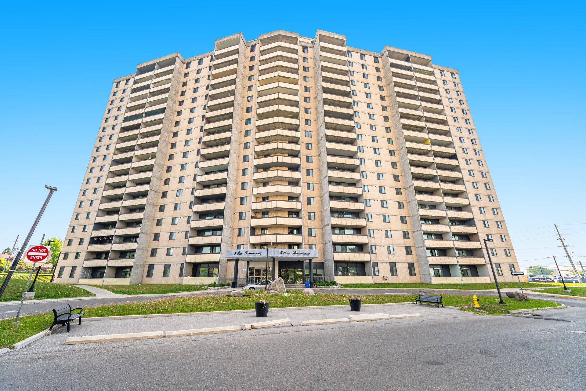 5 San Romanoway N/A #402, Toronto W05, ON M3N 2Y4