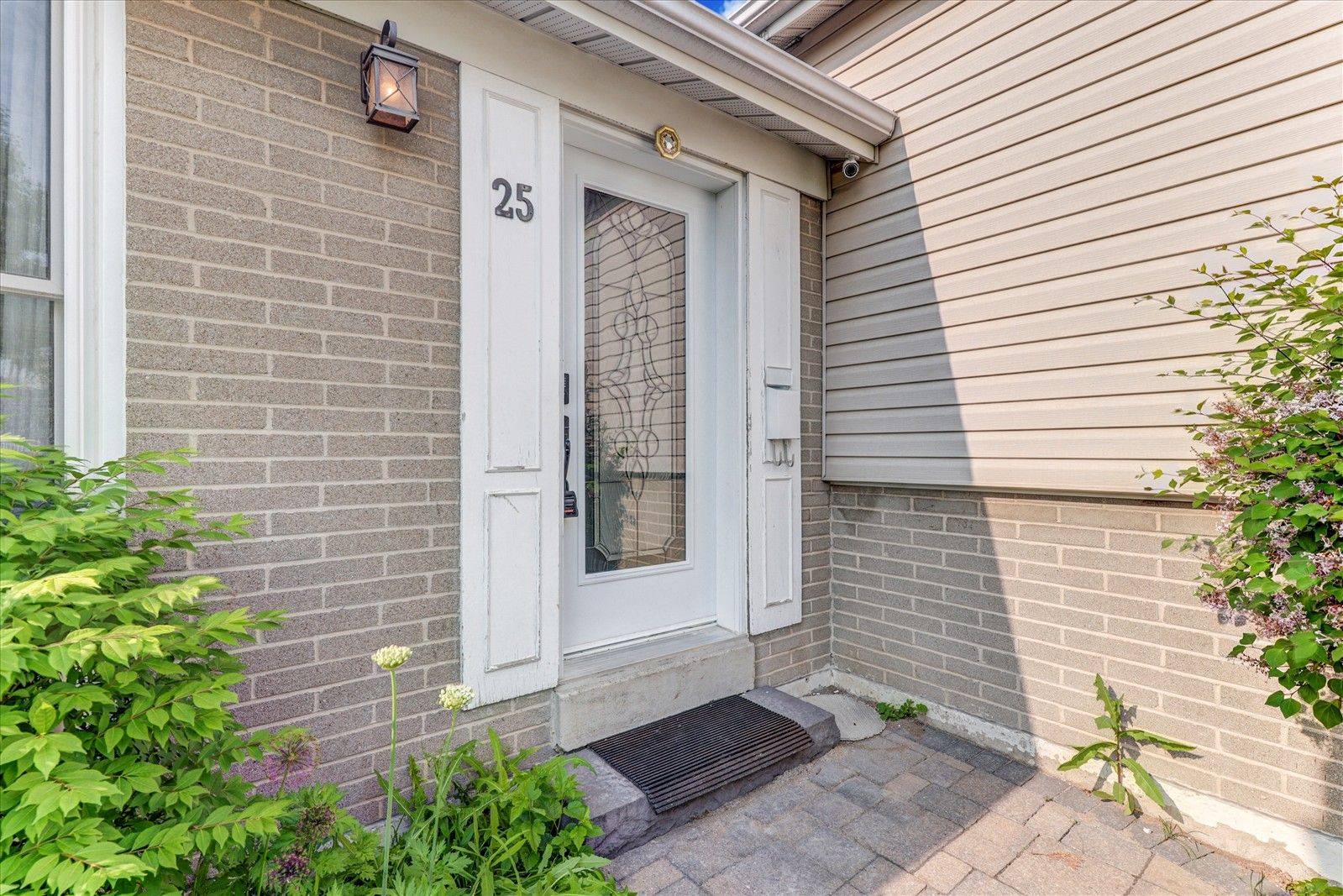 Toronto W05, ON M3N 1R5,25 Secroft CRES N