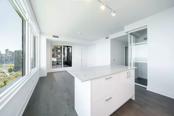 Toronto W01, ON M6S 0B1,1926 Lake Shore BLVD W #3309