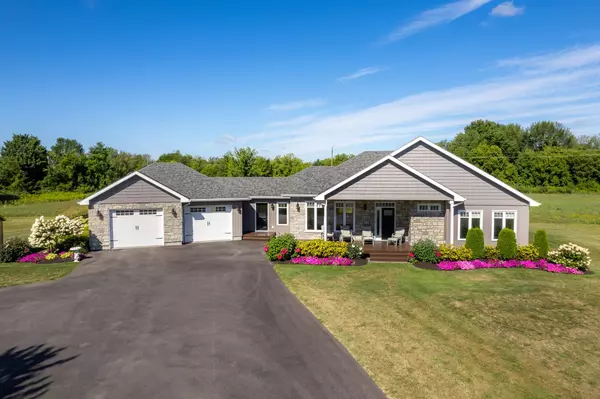73 White Chapel RD, Prince Edward County, ON K0K 2T0
