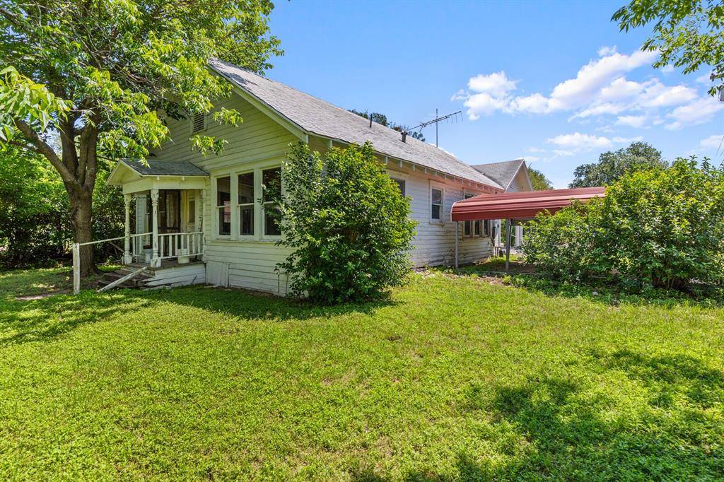 West, TX 76691,801-803 N Harrison Street