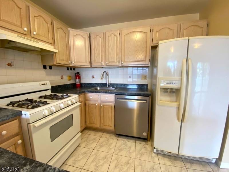 Newark City, NJ 07105,76 Union St #A10