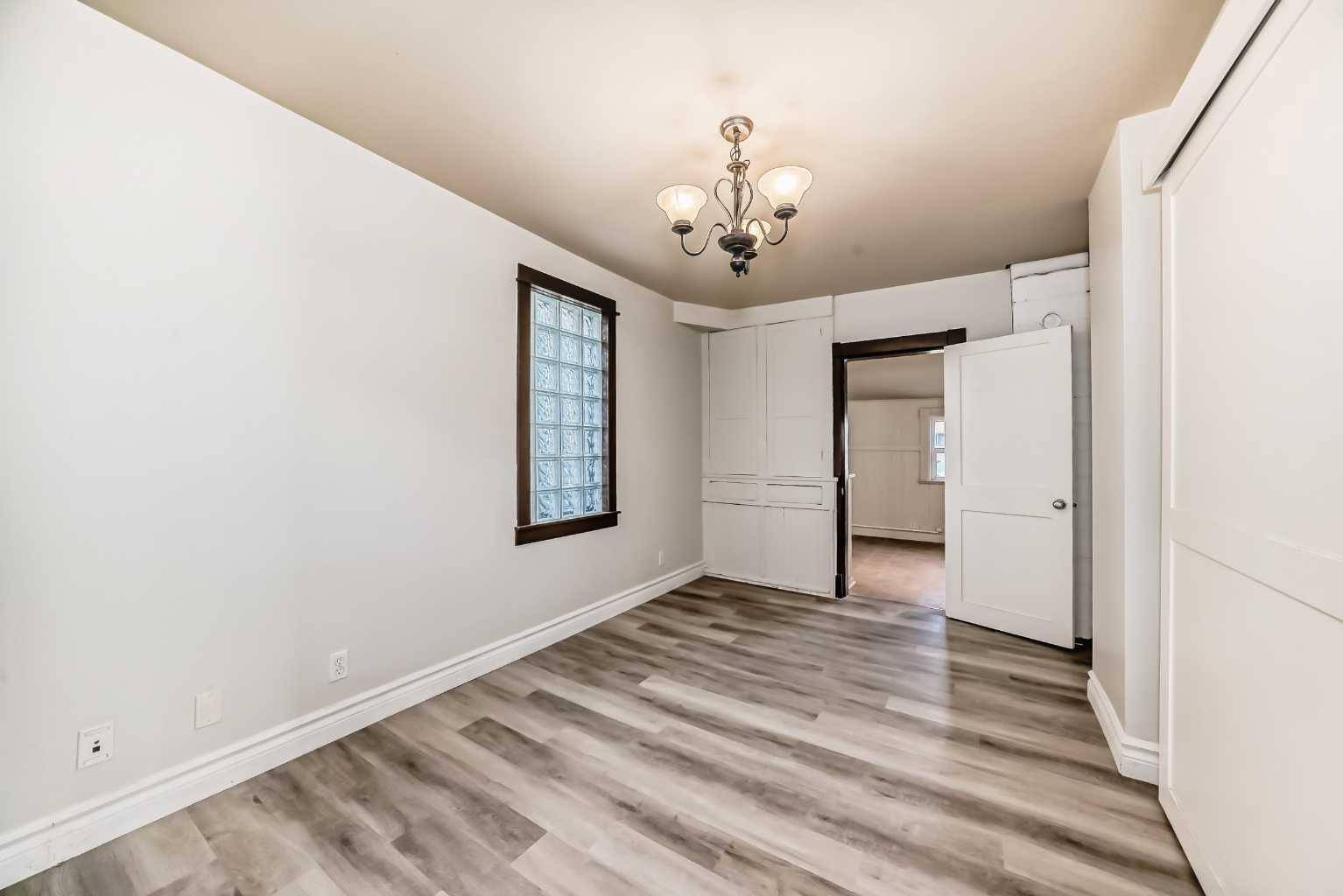 Calgary, AB T3B5W3,1222 10 AVE SE