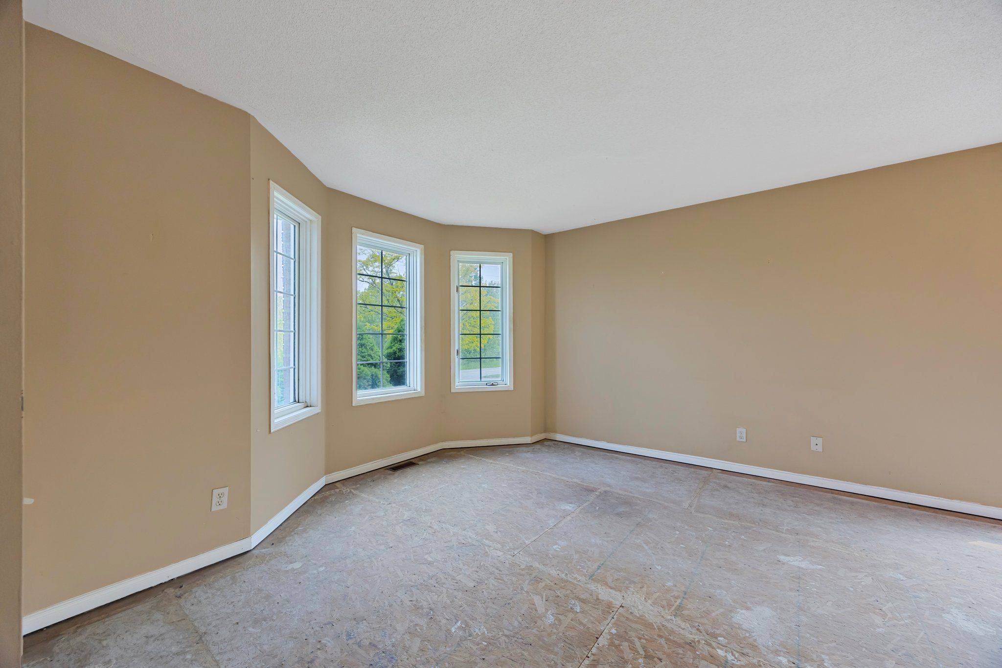 New Tecumseth, ON L0G 1A0,207 Main ST W