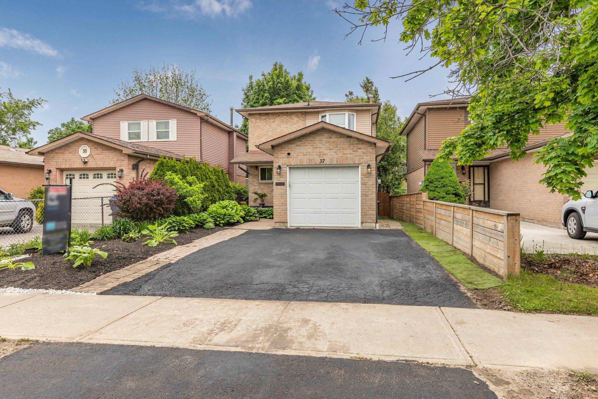 Brampton, ON L6X 2W6,37 Vodden ST W