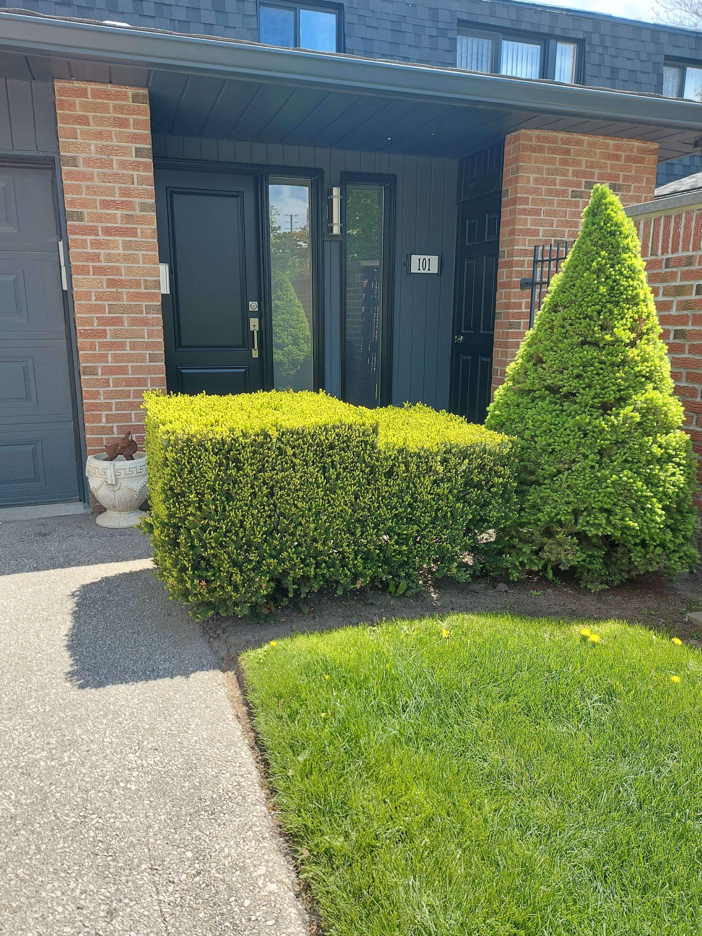 Mississauga, ON L5G 4N9,20 Mineola RD E #101