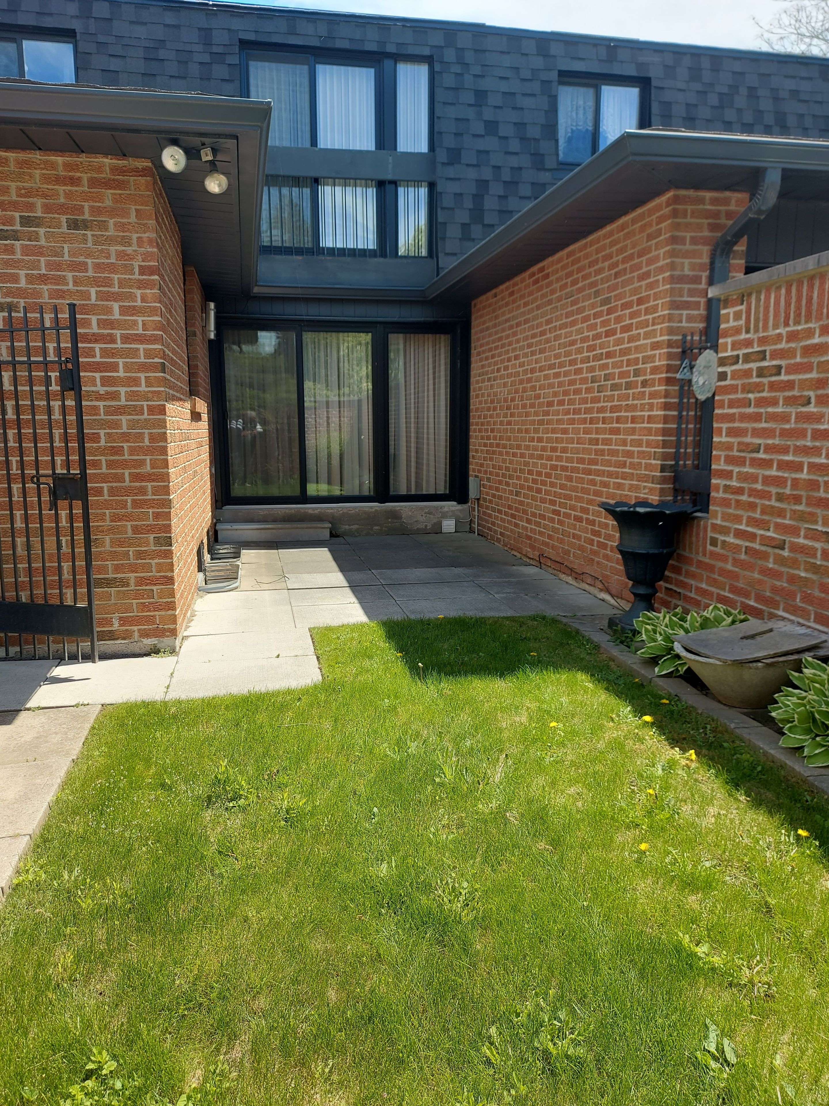 Mississauga, ON L5G 4N9,20 Mineola RD E #101