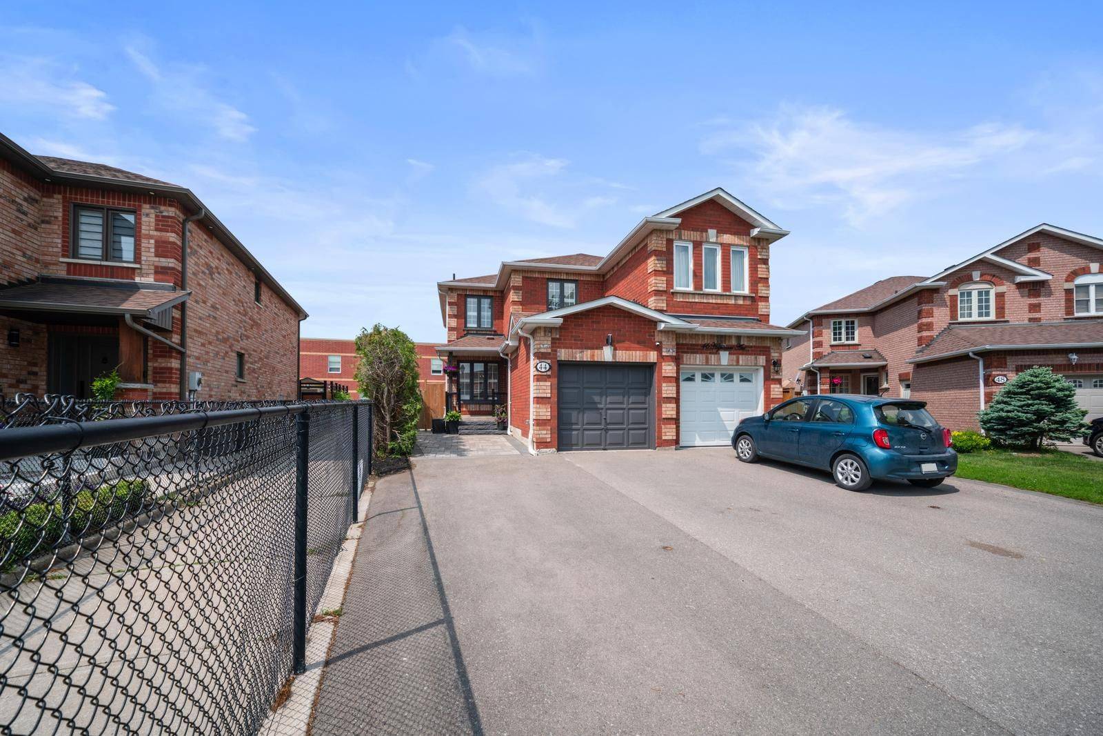 Caledon, ON L7E 1V9,44 Highmore AVE
