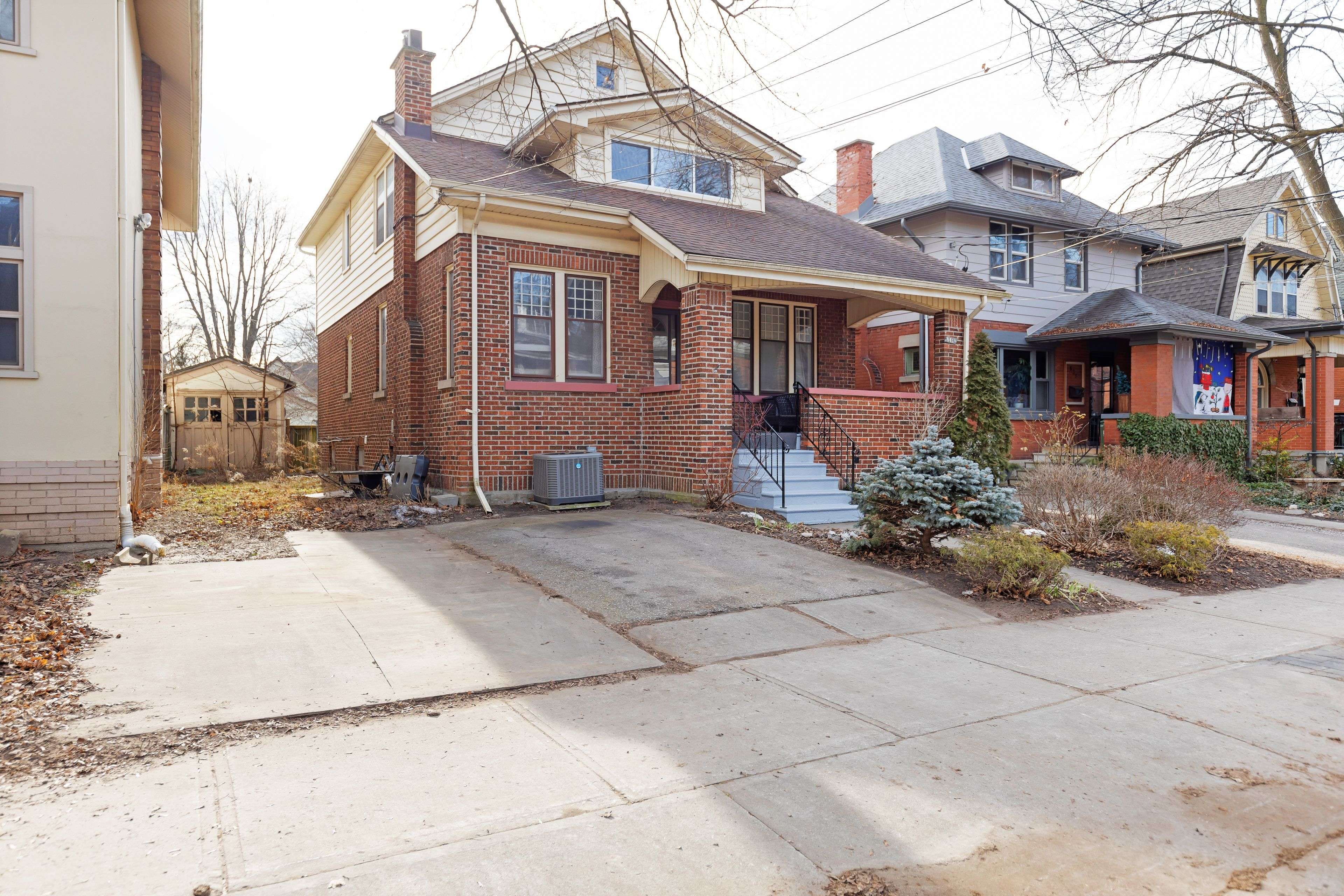 London East, ON N5W 3J9,841 Dufferin AVE