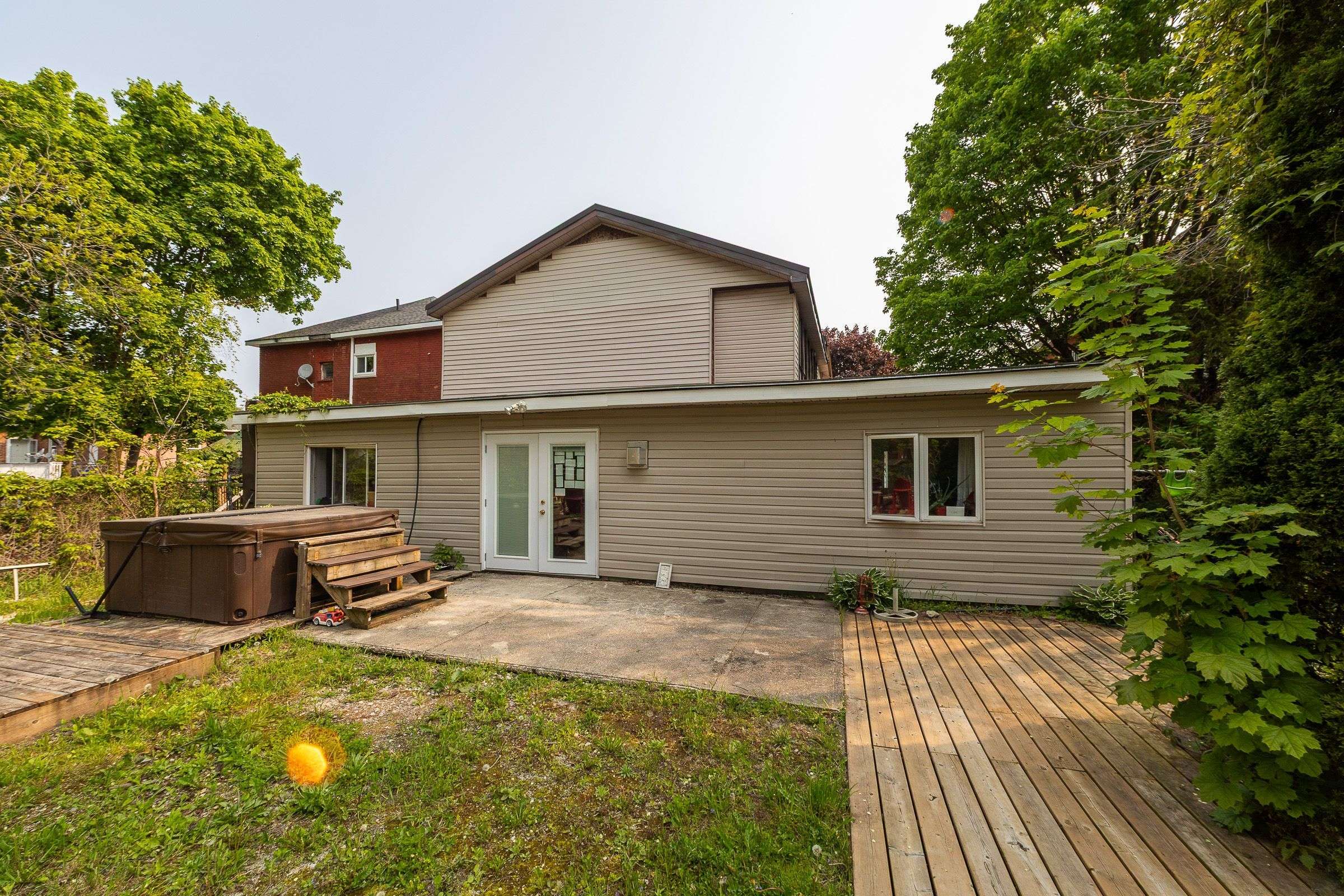 Owen Sound, ON N4K 1W8,351 14th ST E