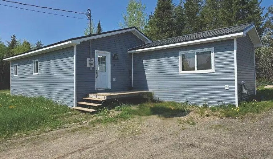 Timmins, ON P4N 8R8,8 Rabbit RD