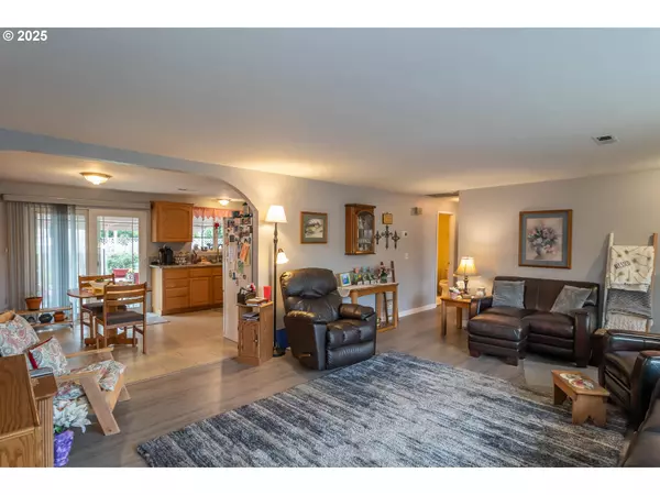 Roseburg, OR 97471,962 NW KEASEY ST