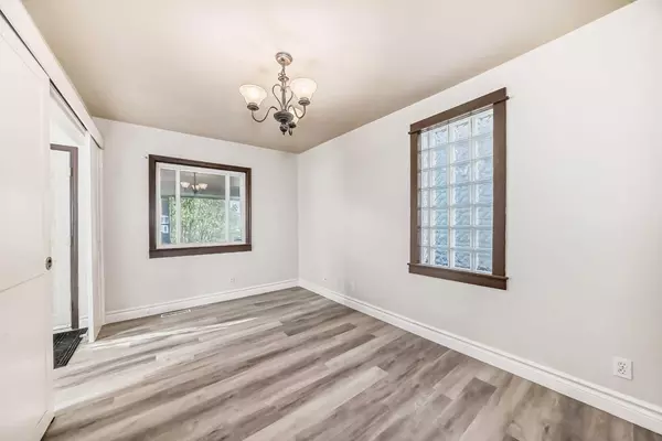 Calgary, AB T3B5W3,1222 10 AVE SE