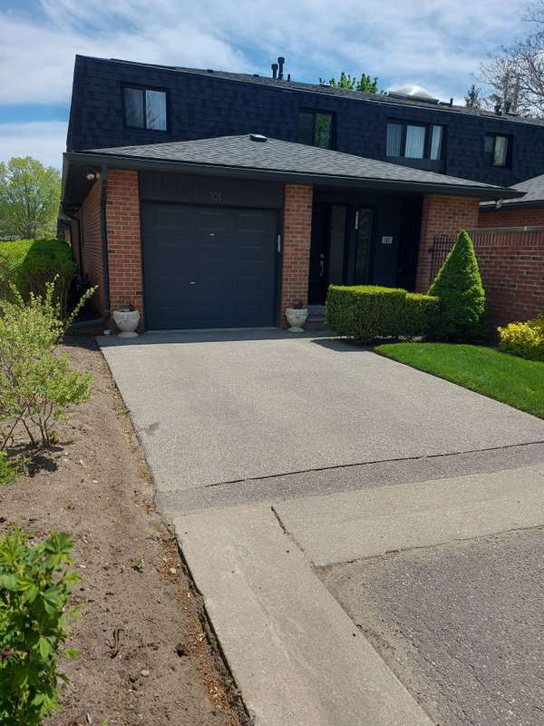 Mississauga, ON L5G 4N9,20 Mineola RD E #101