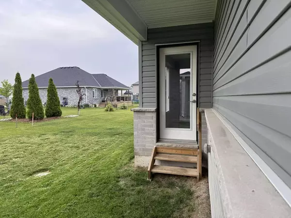 Plympton-wyoming, ON N0N 1T0,471 Main ST