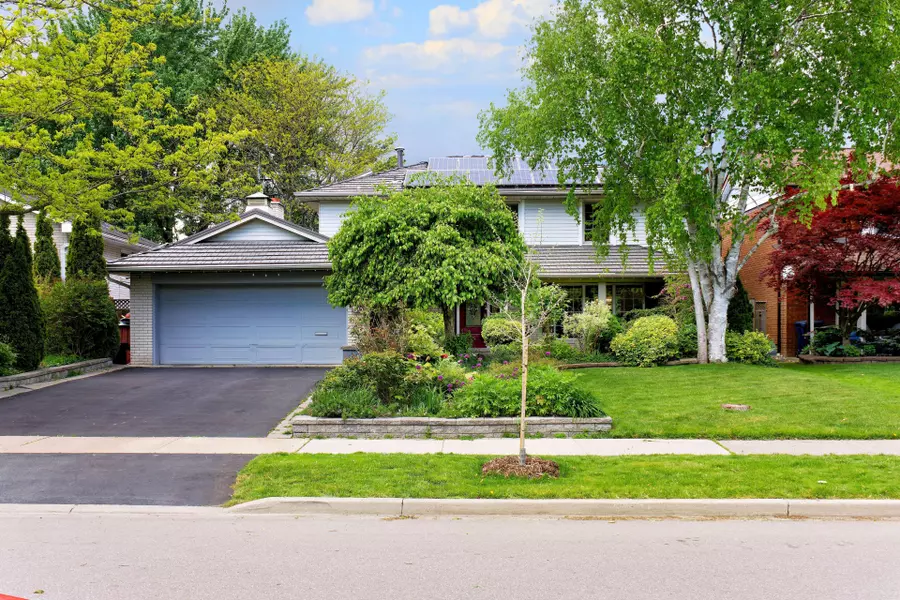 56 Silverthorne Bush DR, Toronto W08, ON M9C 2X8