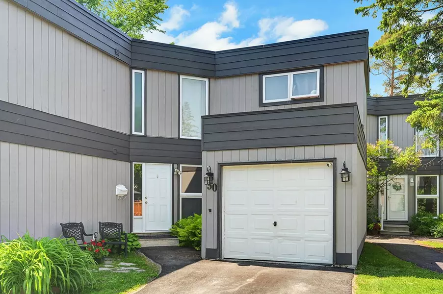 30 Compata WAY, Blackburn Hamlet, ON K1B 4W9