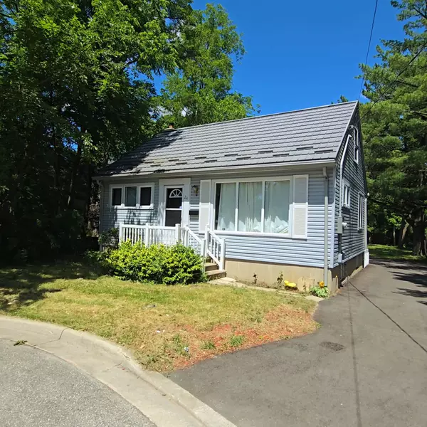24 Fairview CT, London South, ON N6C 2C5