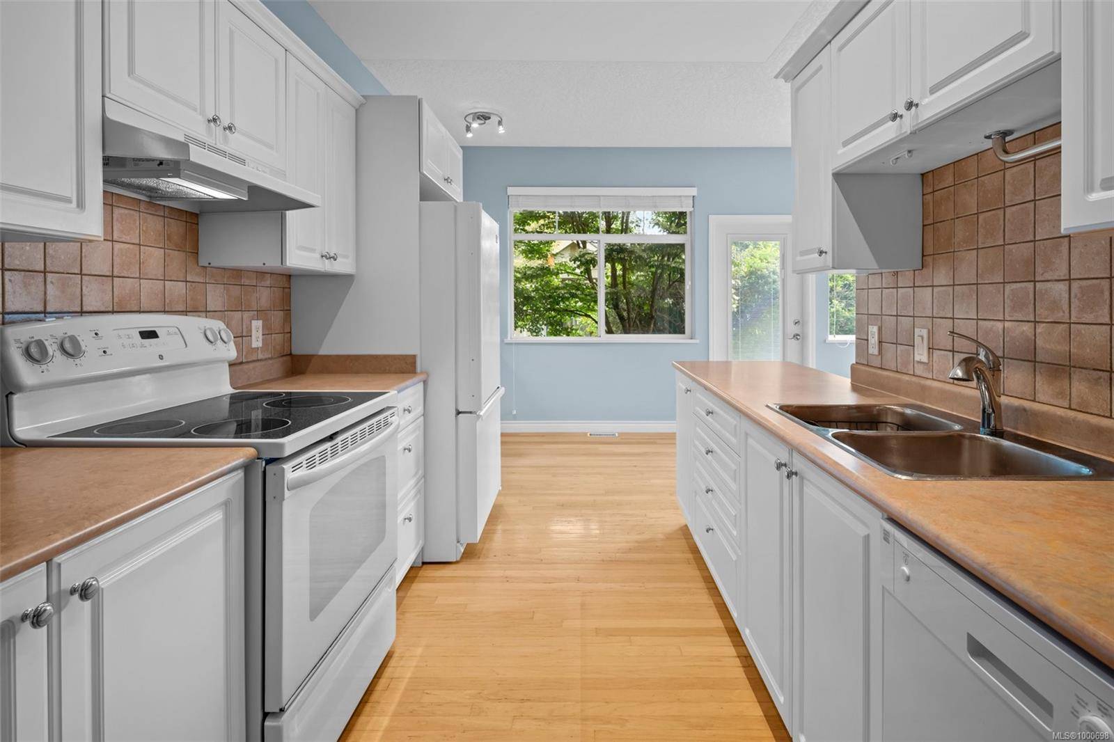 Saanich, BC V8P 3M4,3281 Maplewood Rd #14