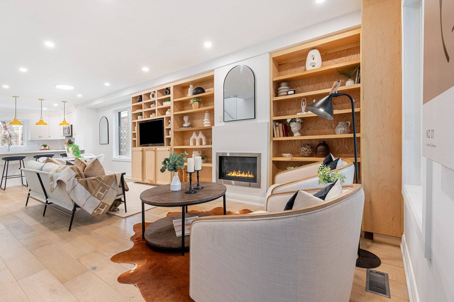 Toronto E02, ON M4L 3E9,43 Hemlock AVE