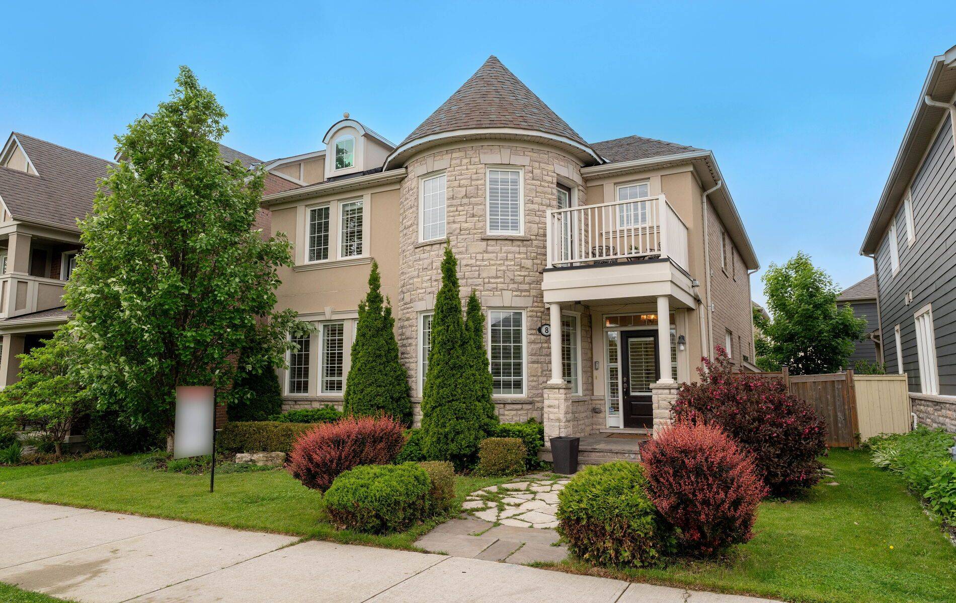 8 Peer ST, Markham, ON L6B 0R1