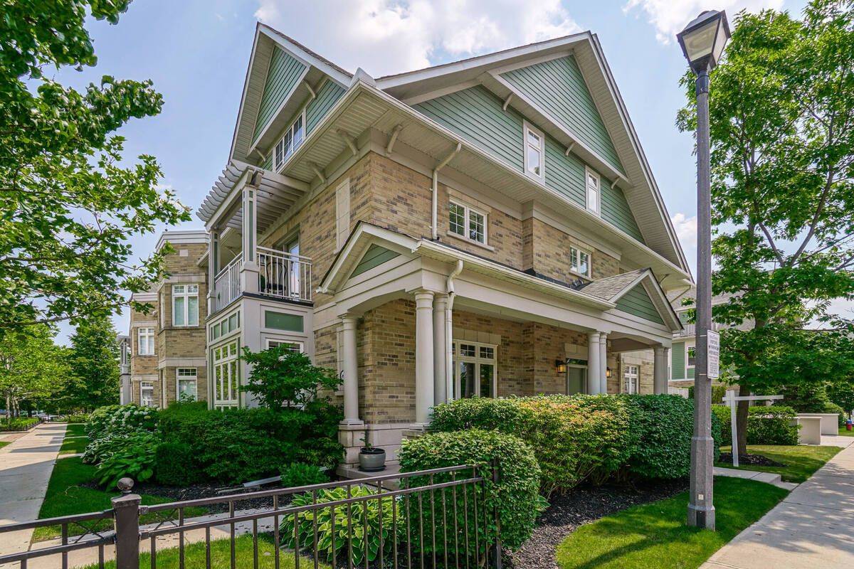 Mississauga, ON L5G 4V1,108 Compass WAY