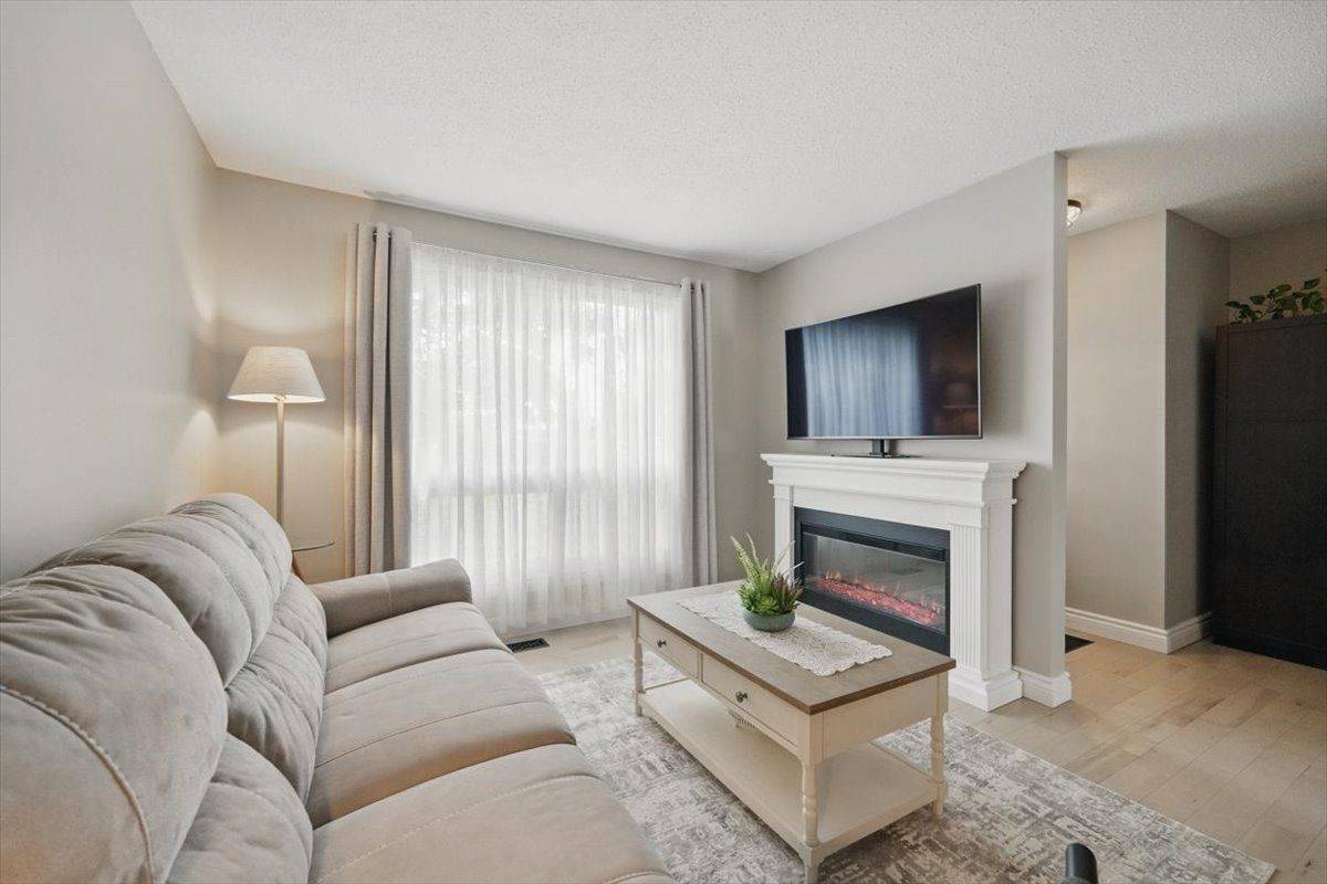 Orleans - Convent Glen And Area, ON K1C 2K4,1358 Bakker CT